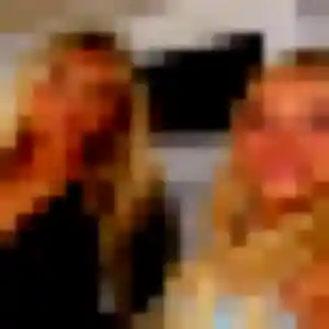 Noura, 22 ans, connectée à Albert pour un rencontre cougar