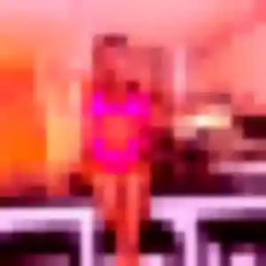 Rejoins Ilona, 20 ans à Bois-le-Roi en privé